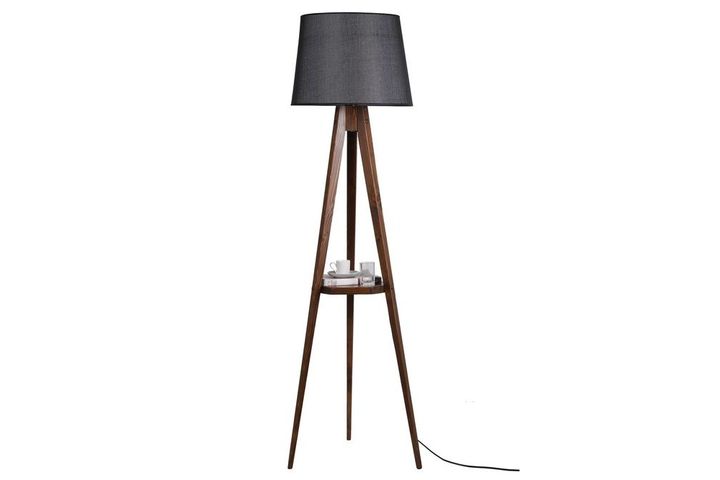 Warrick Stehlampe mit Dreibein und Regal aus Holz