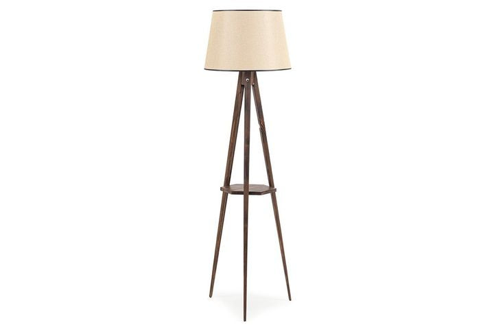 Warrick Stehlampe mit Dreibein und Regal aus Holz