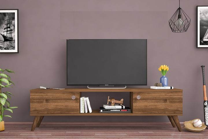 Wood TV-Lowboard mit Holzbeinen